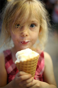cut kid ice cream